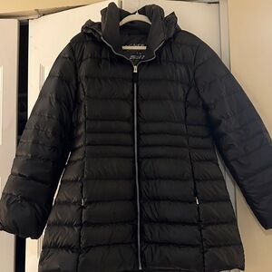 Elegant Black Puffer Jacket for Women